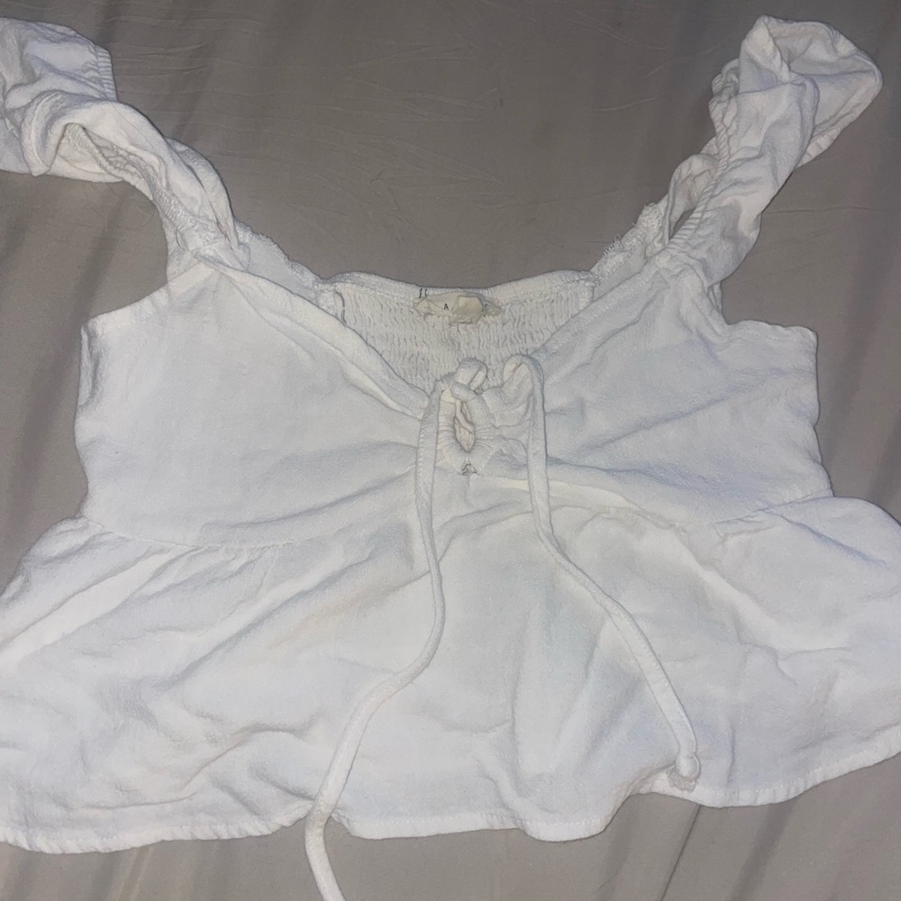 Super cute white pacsun top